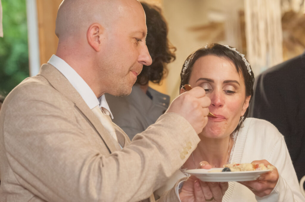 Freie Trauung - Die Hochzeitstorte fotografiert von HochzeitUndBild