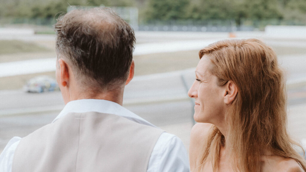 Hochzeitsfotograf Freie Trauung am Hockenheimring - Brautpaar iconic