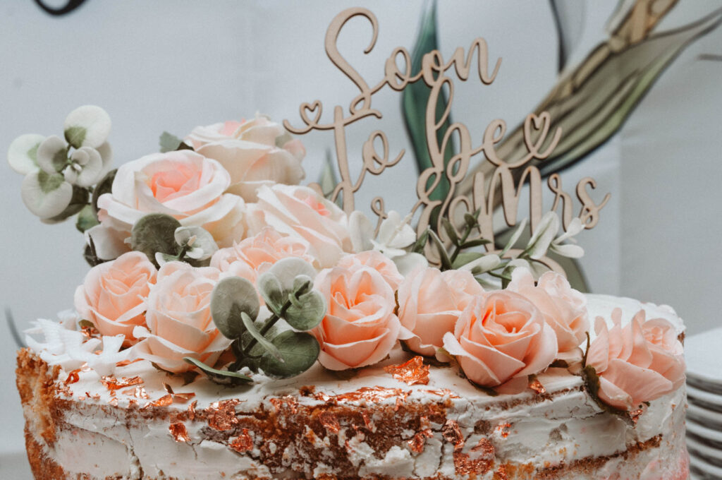 Hochzeitsfotograf Freie Trauung am Hockenheimring - Hochzeitstorte schaut voraus