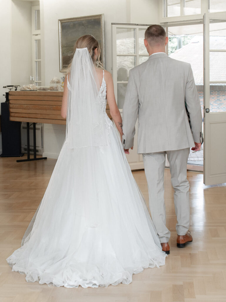 Hochzeitsfotograf Heidelberg_Auszug Brautpaar_036