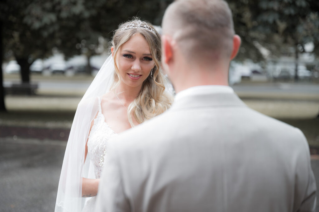 Hochzeitsfotograf Heidelberg_Brautpaar beim FirstLook_021