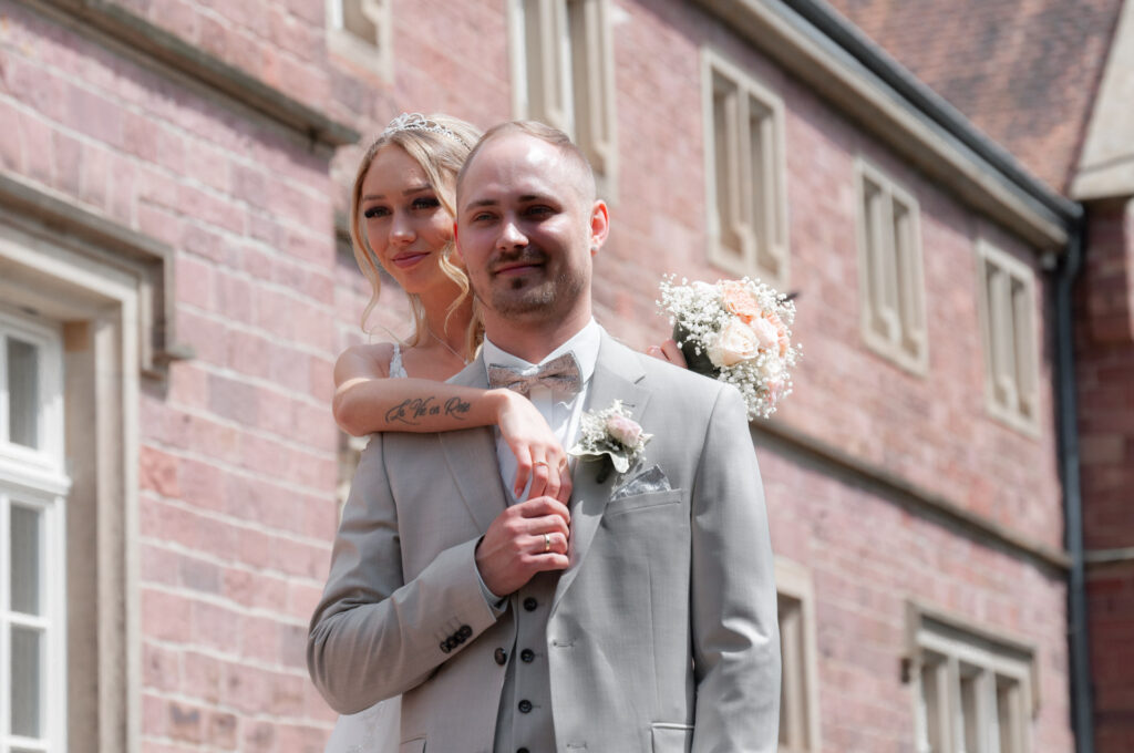 Hochzeitsfotograf Heidelberg_Brautpaarshooting vor dem Astorhaus Walldorf_003