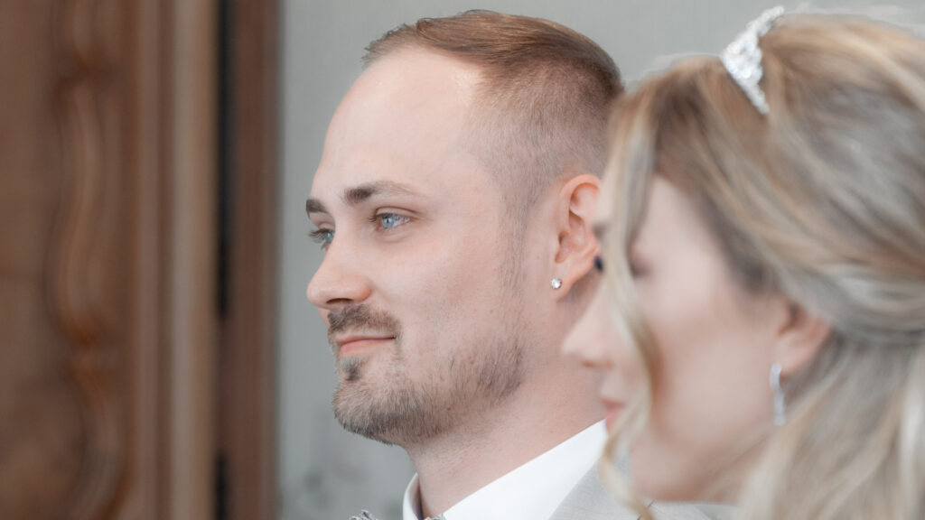 Hochzeitsfotograf Heidelberg_Paar im Standesamt_026