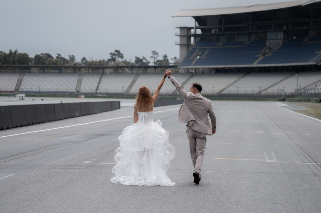 Hochzeitsfotograf Hockenheimring_BrautpaarShooting Jubel_043