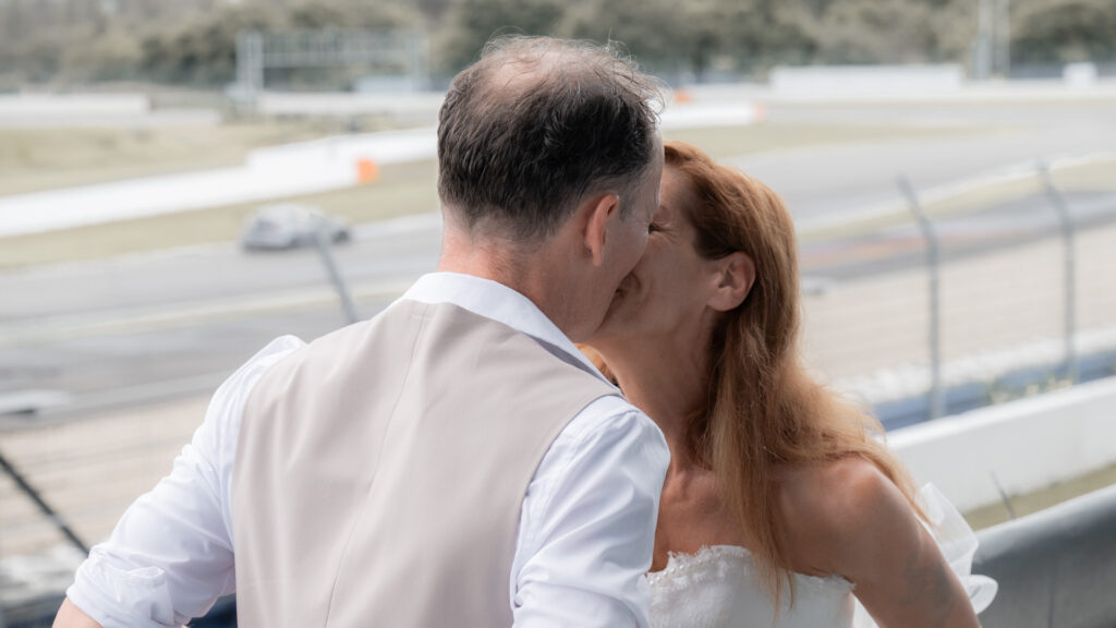 Hochzeitsfotograf Hockenheimring_Hockenheimring - Brautpaar iconic_076