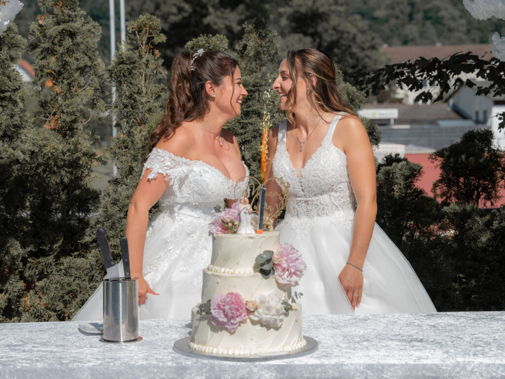 Hochzeitsfotograf-Heidelberg-Glueck-vor-der-Hochzeitstorte