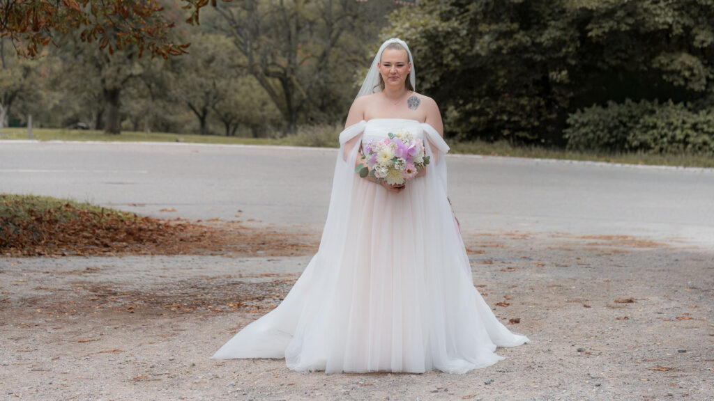 Die Braut schreitet herbei