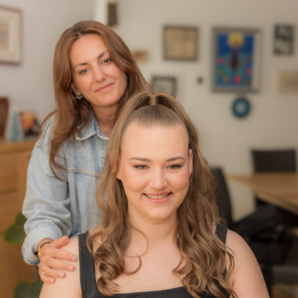 Braut beim Schminken